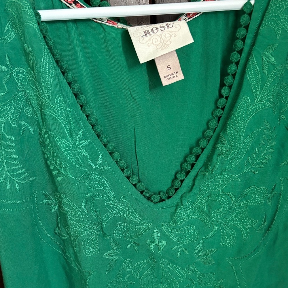 Women’s Emerald Green Embroidered Sleeveless Boho Dress size small - Picture 2 of 3